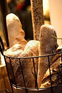 传统面包店的多种面包饮食食物面包师木头芝麻棕色纤维早餐种子午餐图片
