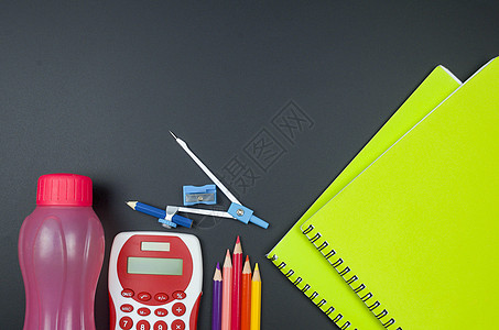 重返学校概念补给品计算器笔记本铅笔教育创造力大学商业眼镜学习图片