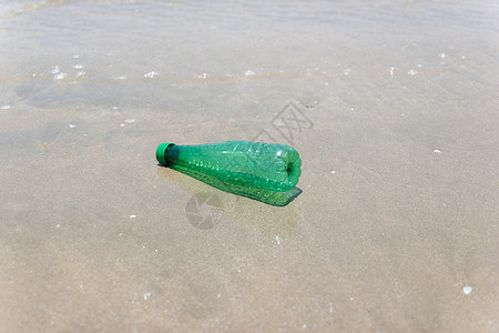 沙滩上垃圾 塑料瓶子和肮脏废物 停止使用塑料瓶子的  概念运动生活环境泡沫回收国家生态热带危险海岸海洋图片