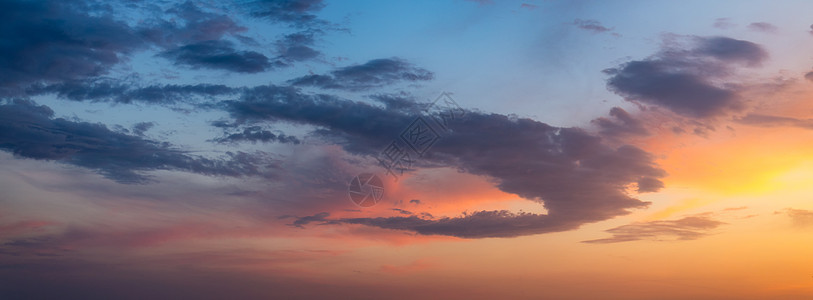 美丽的日落或海面上的日出 热带日落或苏全景晚霞墙纸橙子地平线海景假期夕阳海洋海岸图片