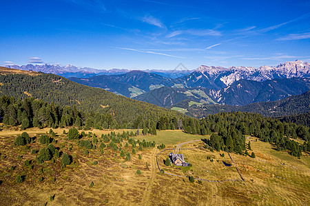 佩特勒科福塞尔山的景色从高山顶峰小屋木屋冒险牧场岩石草地步骤中音图片