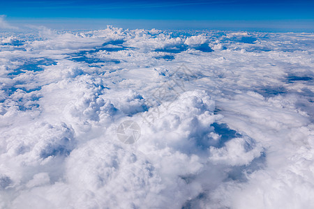 从空气的窗口看到惊人的乌云和天空 c虚幻气候云景天堂晴天地球天线假期阳光天气图片