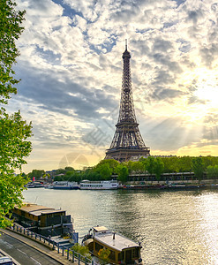 法国巴黎埃菲尔铁塔地标历史性旅行建筑学旅游天空假期城市铁塔观光图片