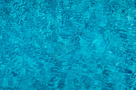 游泳池中的蓝色撕裂水 蓝色游泳池表面反射水面背景太阳热带海洋水纹液体墙纸波纹图片