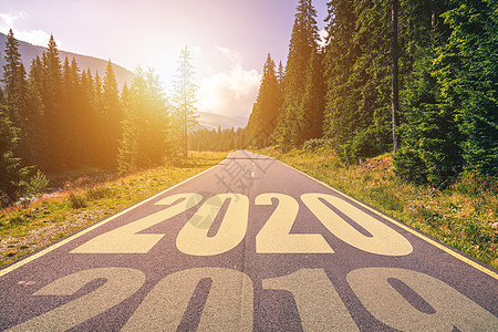 清空沥青路和2020年新一年概念沥青时间成功愿望地平线阳光旅行战略场地太阳图片