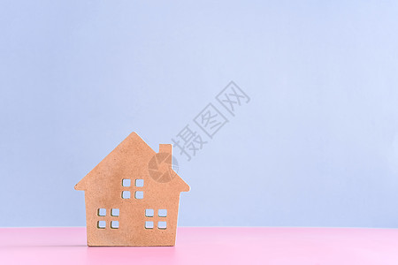家庭或房屋模型 以壁画色室背景 投资丰富的自由生活图片