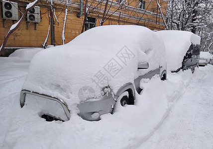 雪下的车温度雪崩白色街道风暴雪堆编队冻结汽车天气高清图片