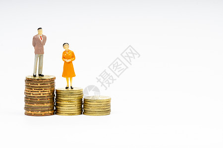 站在白背景的硬币上的微型人Miniticians财富人士增值税工作商务薪水玩具生长经济危机贷款图片