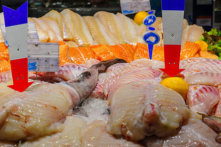 在法国市场上销售的鱼摊位旅游生产农民美食城市钓鱼景观旅行店铺图片