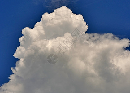 放大天空中的大云层天堂远足蓝色空气风暴冰川气氛气候高度旅行图片