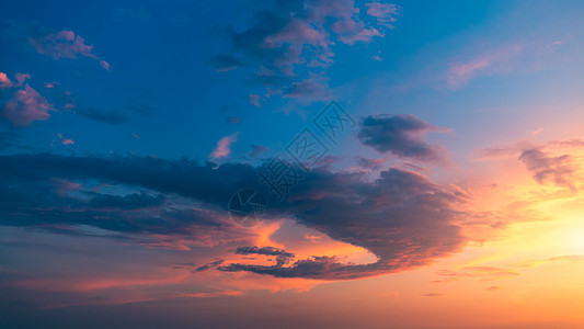 美丽的日落或海面上的日出 热带日落或苏海浪蓝色海景地平线海岸戏剧性海洋全景晚霞夕阳图片