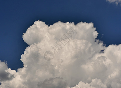 放大天空中的大云层臭氧冰川空气戏剧性远足气氛天堂蓝色风暴旅行图片