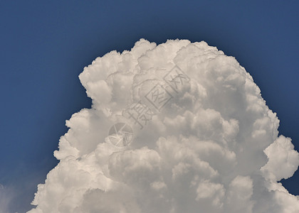 放大天空中的大云层冰川风暴戏剧性高度旅行风景臭氧空气远足气象图片