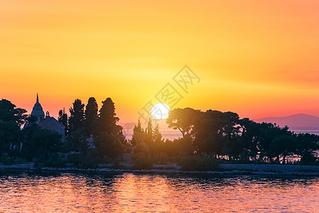 日落或日出天空在海面上空 自然 天气 大气假期太阳热带场景旅行橙子阳光全景海洋墙纸图片