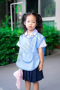 小亚洲女孩不想去上学 学校图片