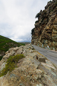 贝维尼奥河风景绿色天空溪流旅游悬崖石头荒野马戏团岩石图片