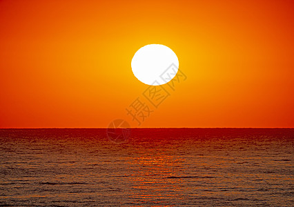 太阳照在海面上环境反思海浪日落墙纸晴天风景海洋旅游季节图片