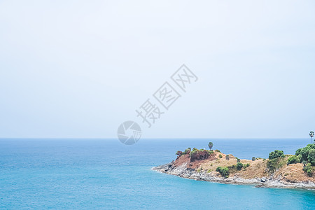 夏季热带自然清洁海滩和白色沙滩 阳光蓝天和散景背景天堂海浪阳光天空地平线蓝色辉光晴天墙纸季节图片