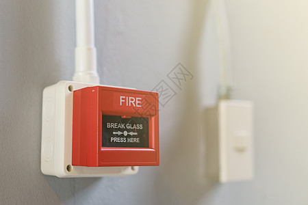 白色背景的红色火警警报箱危险情况休息安全办公室洒水器消防队员盒子救援金属图片