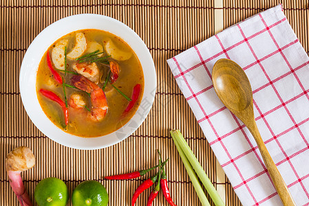 冬阴功汤食物美食盘子树叶草本植物牛奶红色椰子海鲜功夫图片