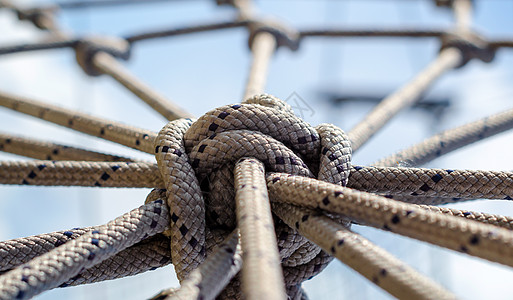 许多绳子和一条大结 紧紧闭着绳索绑扎吊带细绳通讯依恋包容领带缆绳化合物图片