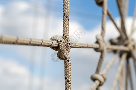 许多绳子和一条大结 紧紧闭着通讯细绳吊带包容线条领带缆绳绑扎电缆绳索图片
