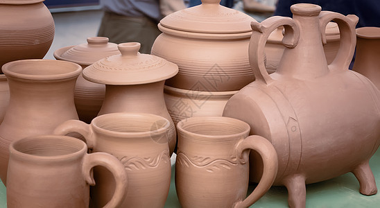 手工制陶瓷餐具在集市出售水壶文化民间商品工匠假期城市传统调子杯子图片