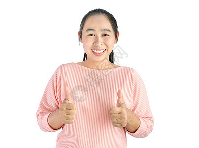 美丽的亚洲年轻女性的笑容快乐 她为成功而举起拇指 在白色背景中孤立无援商业女士喜悦时间工作女孩微笑电话技术图片