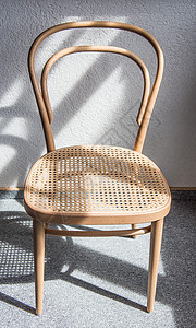 蜂蜜木头和小马桶中的拖椅木椅阴影木材座位凳子轻质椅子家具图片