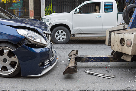 路上发生车祸导致车祸车辆经济土地事故沙龙贸易发动机交通街道碰撞图片
