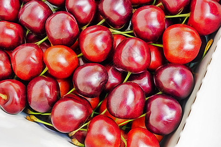 在盒子里闭紧红色樱桃木头季节营养农业甜点团体果汁植物健康饮食收成图片
