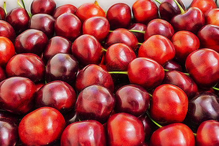 在盒子里闭紧红色樱桃果汁饮食农业收成市场团体木头植物水果季节图片