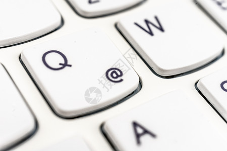 白色键盘上互联网标识的详细视图( R)图片