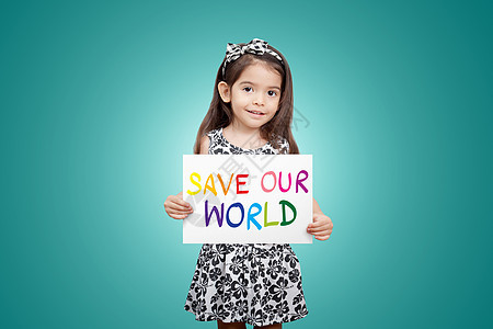 拯救世界拯救生命拯救地球生态系统绿色生活理念 带着彩色标志的可爱小女孩用绿色背景拯救我们的世界图片