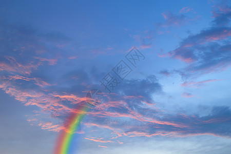 红色的天空与 rainbo墙纸蓝色运动风景彩虹太阳自由天堂阳光环境图片