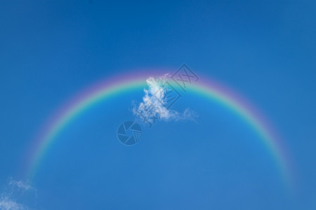 蓝天云与 rainbo运动阳光云景彩虹自由太阳气氛天气蓝色日光图片