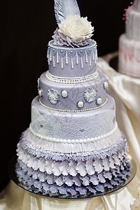 蓝色婚礼蛋糕 装饰鲜花食物派对新娘接待婚姻面包甜点花朵奶油传统图片
