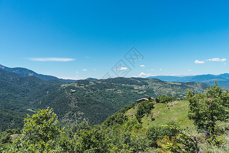 山地风景与房屋和村落图片