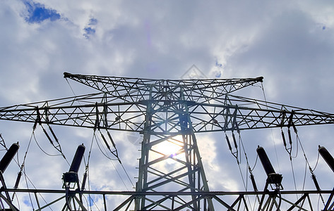 近视大电力铁塔的 将电力输送到网格发电机高压高架活力电源线技术金属力量工程图片