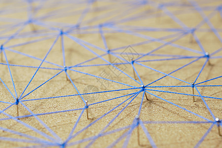 彩色纱线从钉节点到无的抽象网线连接全球金属数据营销链接网格互联网技术世界社区图片