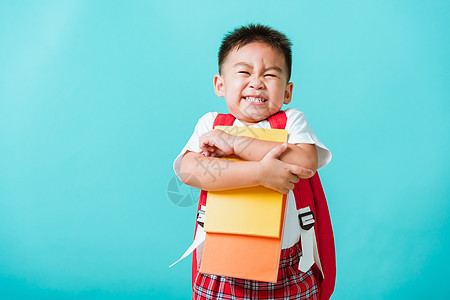 学前幼儿园有书和书包的小孩课堂孩子蓝色孩子们童年教育乐趣学习男生拥抱图片