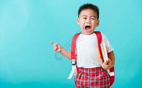 学前幼儿园有书和书包的小孩男生孩子学生知识商业学校班级蓝色微笑课堂图片