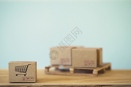 电子商业和网上购物概念 装有图标的货物包装纸板箱 (单位 千美元)图片
