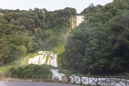 欧洲最高的马尔莫尔瀑布力量森林溪流农村泡沫风景活力流动蓝色公园图片