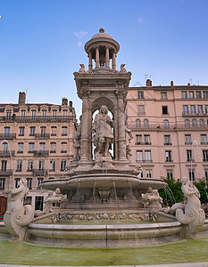 法国里昂喷泉旅游正方形旅行游客雕塑雕像天空地标历史性中心图片