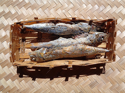 是来自Iindonesia的Pekalongan传统食物之一 Pindonesia保护鱼类盐渍烹饪热带钓鱼海鲜营养咸鱼农村海滩市图片