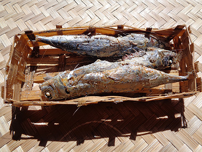 是来自Iindonesia的Pekalongan传统食物之一 Pindonesia保护鱼类美食盐渍巴刹海滩烹饪海鲜营养市场农村咸图片