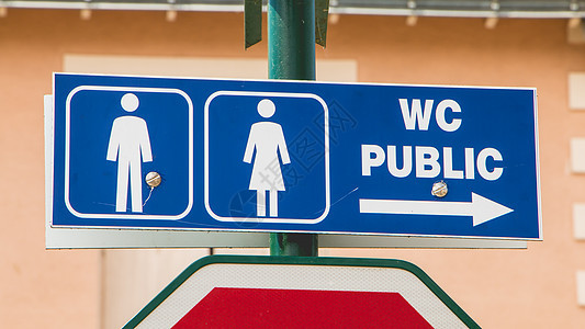 指示厕所方向的标志图片