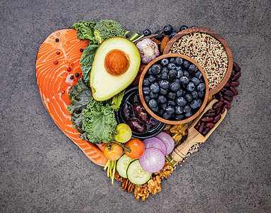 低碳摄入量饮食概念的心形 以基因源为主的心形状烹饪蔬菜纤维脂肪酸血管树叶麦片营养减肥健康饮食背景图片