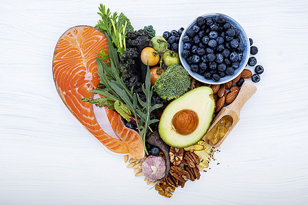 低碳摄入量饮食概念的心形 以基因源为主的心形状烹饪树叶酮类核桃脂肪酸健康饮食营养纤维美食血管图片